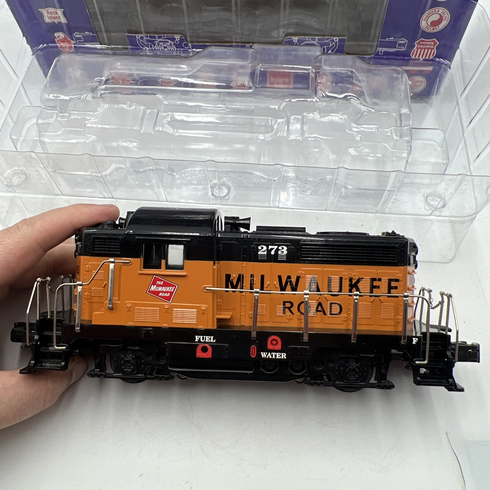 RMT O/O-27 GAUGE RMT-4161 MILWAUKEE ROAD GP DIESEL LOCOMOTIVE #273 IN BOX