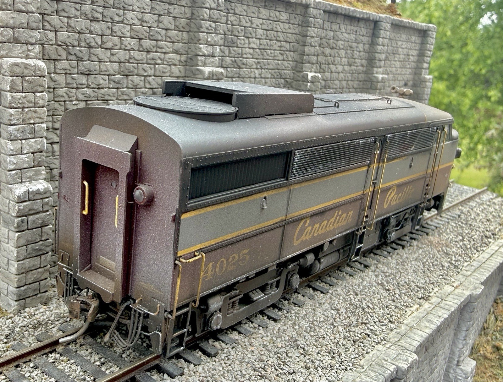 HO Scale Rapido CP ALCo PA-1 and PB-1 Diesel Locomotives DCC/Sound/weathered