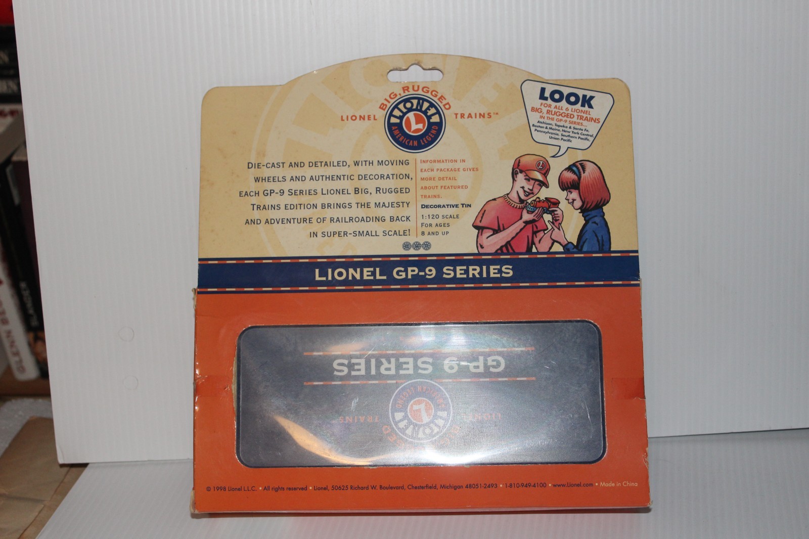 LIONEL GP-9 SERIES 1:120 SCALE PENNSYLVANIA ATCHISON TOPEKA & SANTA FE TRAINS