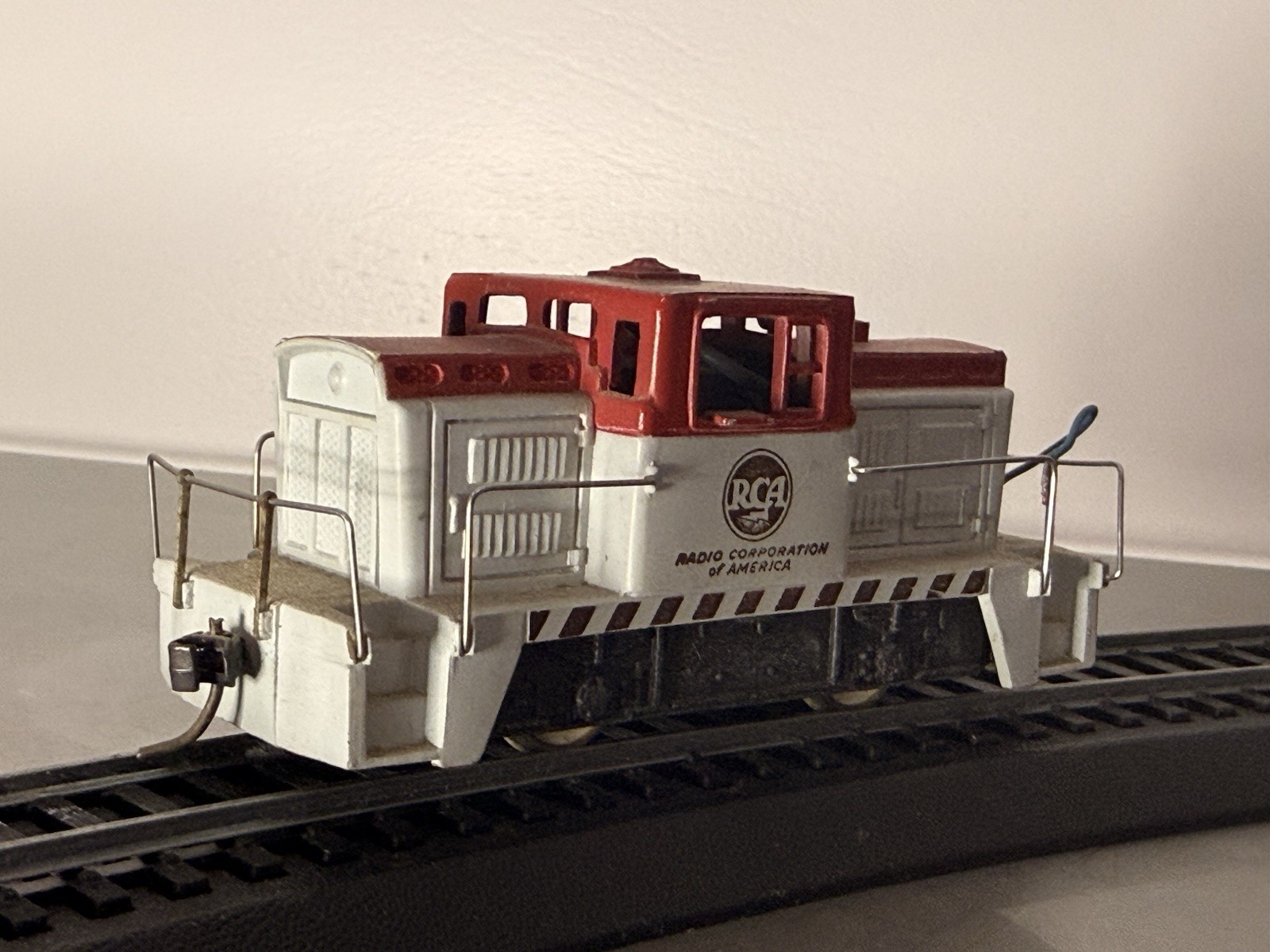 Custom RCA Industrial Switcher from the 1950s-60s. HO Gauge. RUNS!