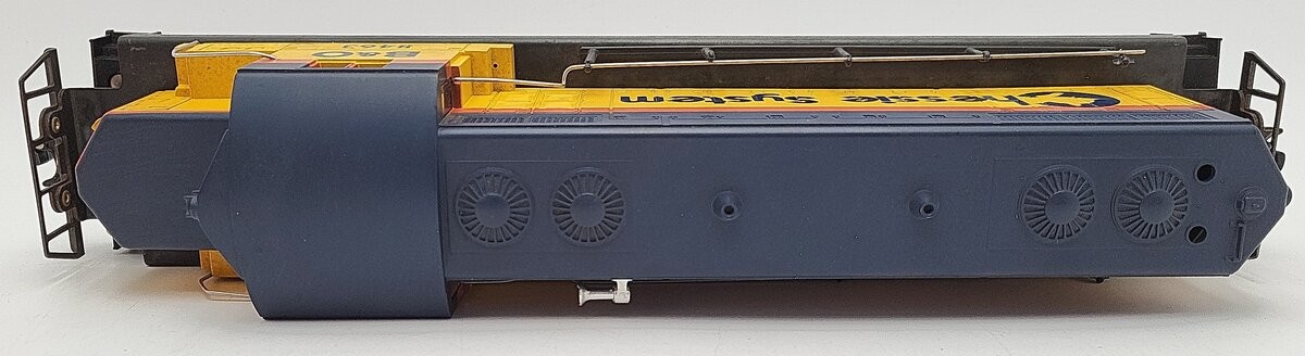 Lionel 6-8463 O Gauge Chessie System GP20 Diesel Engine/Box