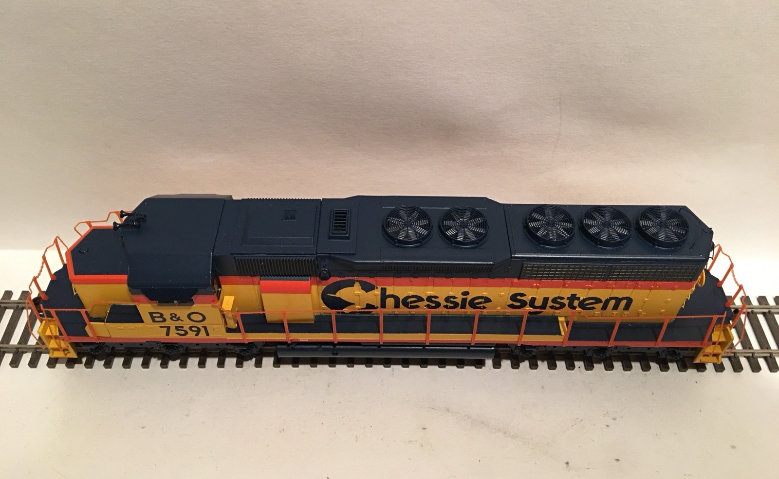 HO Athearn RTR 93545 Chessie System SD40 Powered Diesel Locomotive B&O #7591