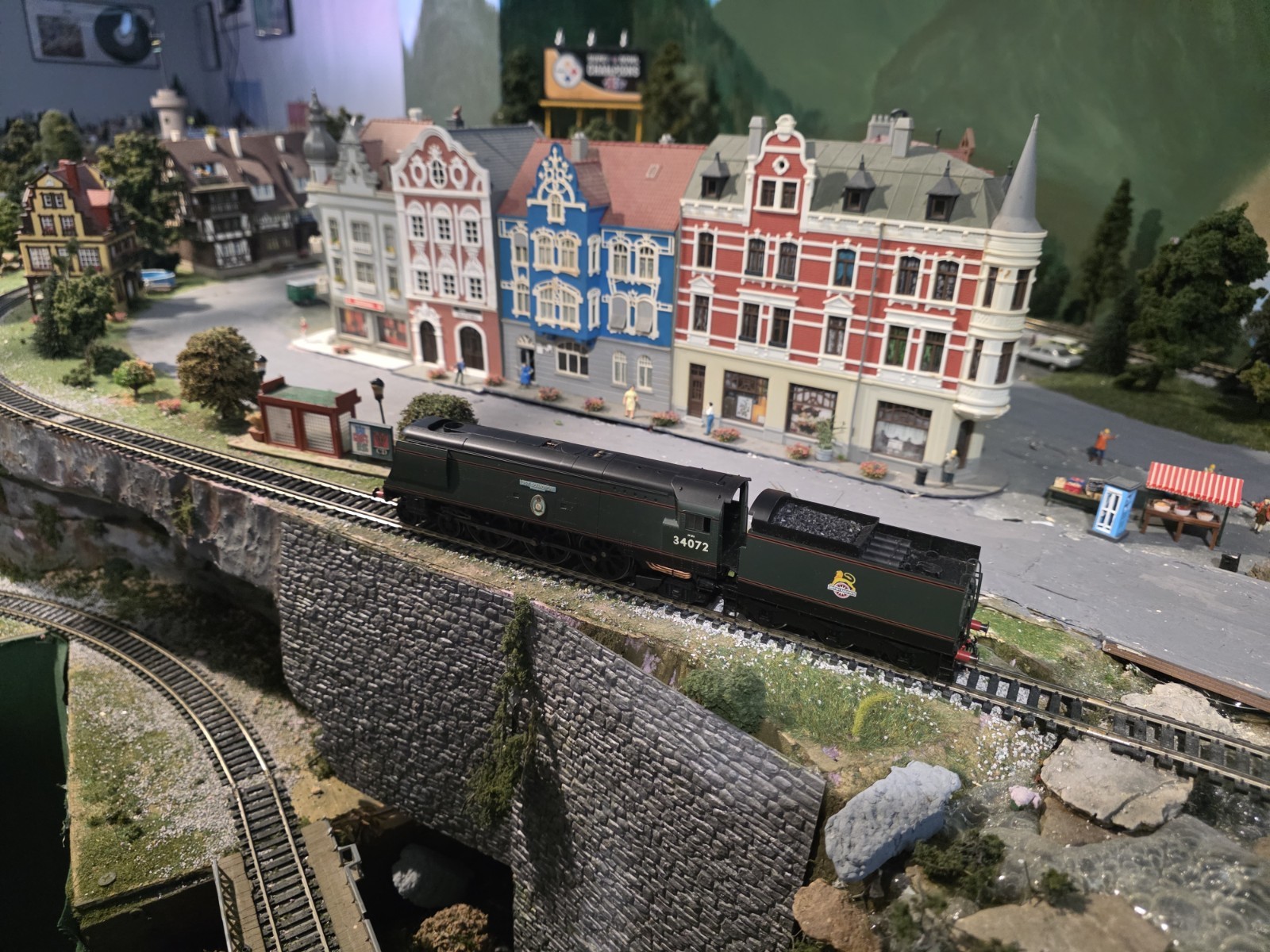 Hornby BR Battle Of Britain Steam Locomotive TMC289 OO Scale DC