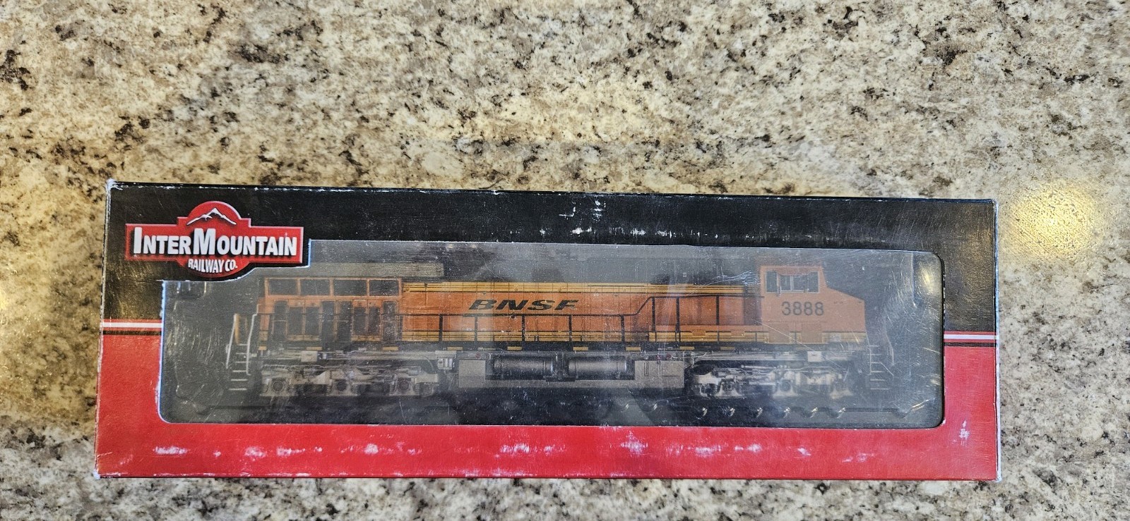 HO Scale InterMountain BNSF No 3888 ET44C4 DCC SOUND EQUIPPED