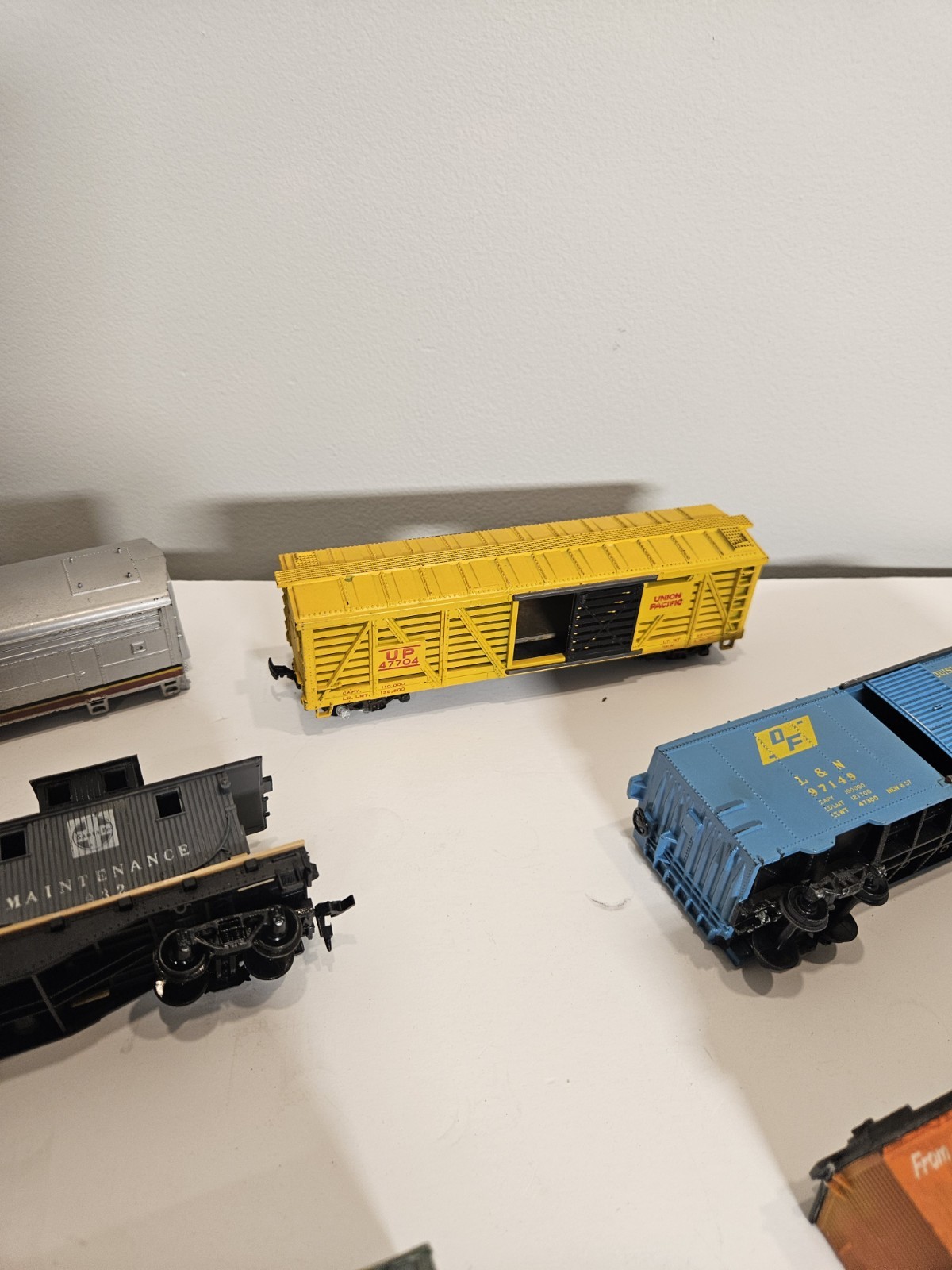 Vintage HO scale Locomotive Power/Dummy Junk Lot – Untested – Unknown if working