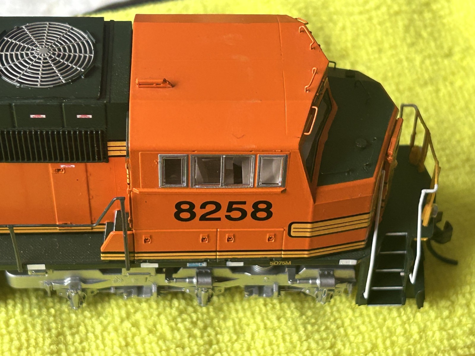 Athearn Genesis G6176 HO BNSF SD75M #8258 – LNIB / Excellent Condition