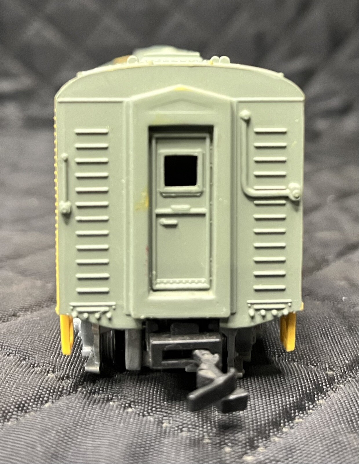 Bachmann HO Union Pacific 1206 Locomotive Engine HO Yellow Gray Red – Working