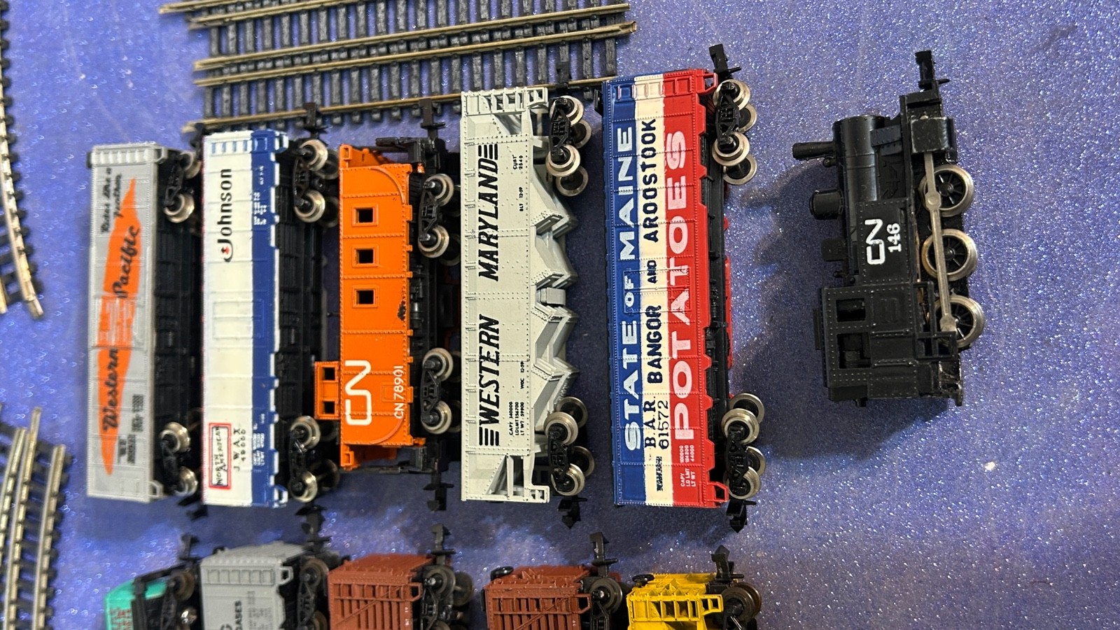 Locomotive, Cars, Track, Transformer, N Scale Train Lot CN 146 Railroad WORKS 4