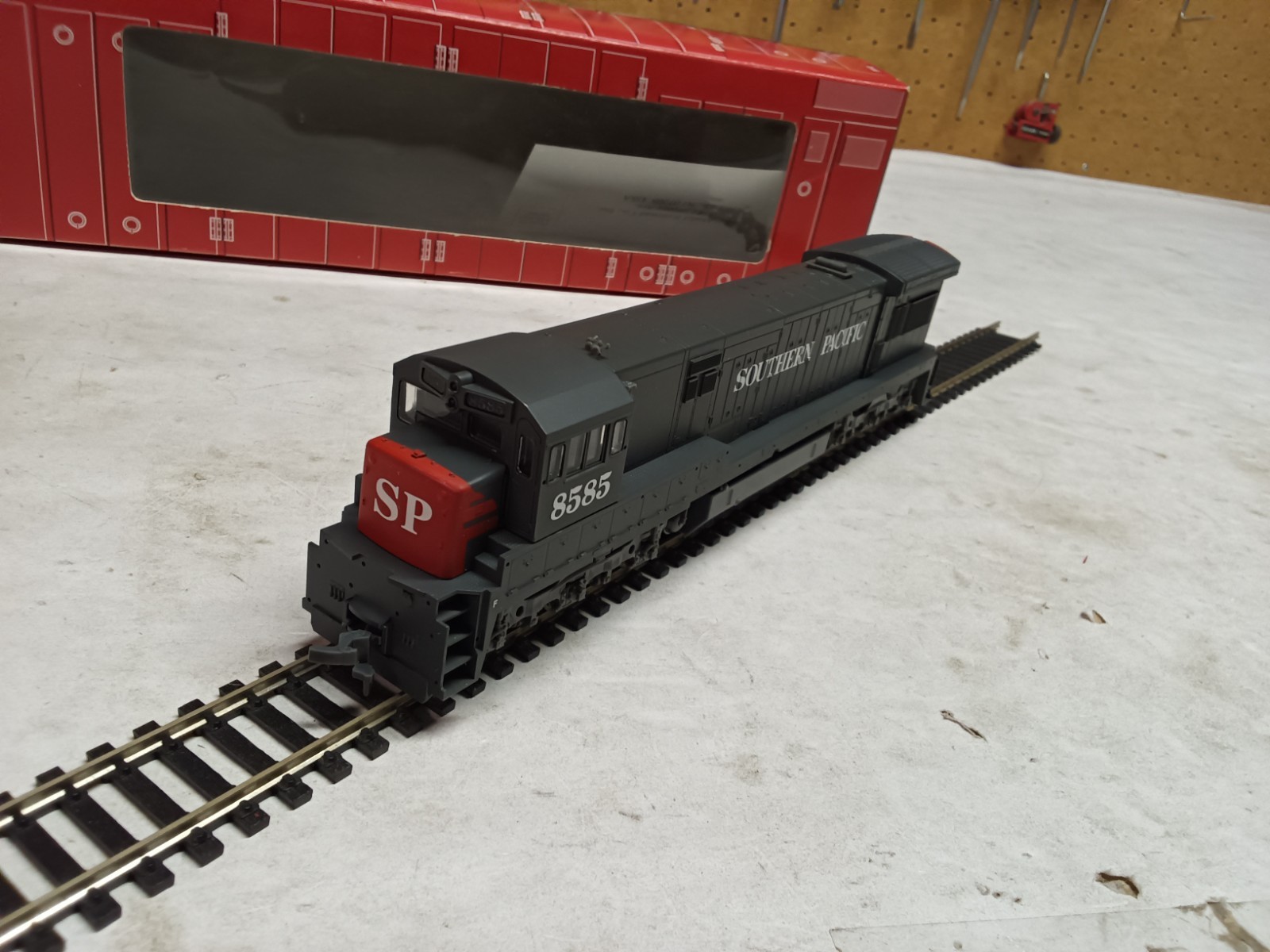 C-8 Atlas DC HO scale U33C SP #8526 road #8585 NOS diesel engine locomotive #27