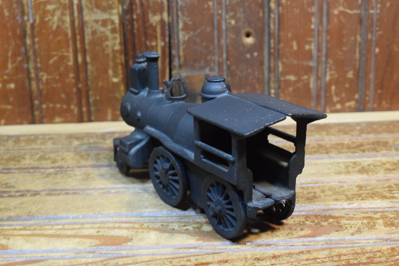 CAST IRON STEAM LOCOMOTIVE 8″ LONG FIGURAL INTERIOR HOME DECOR RAILROAD ENGINE