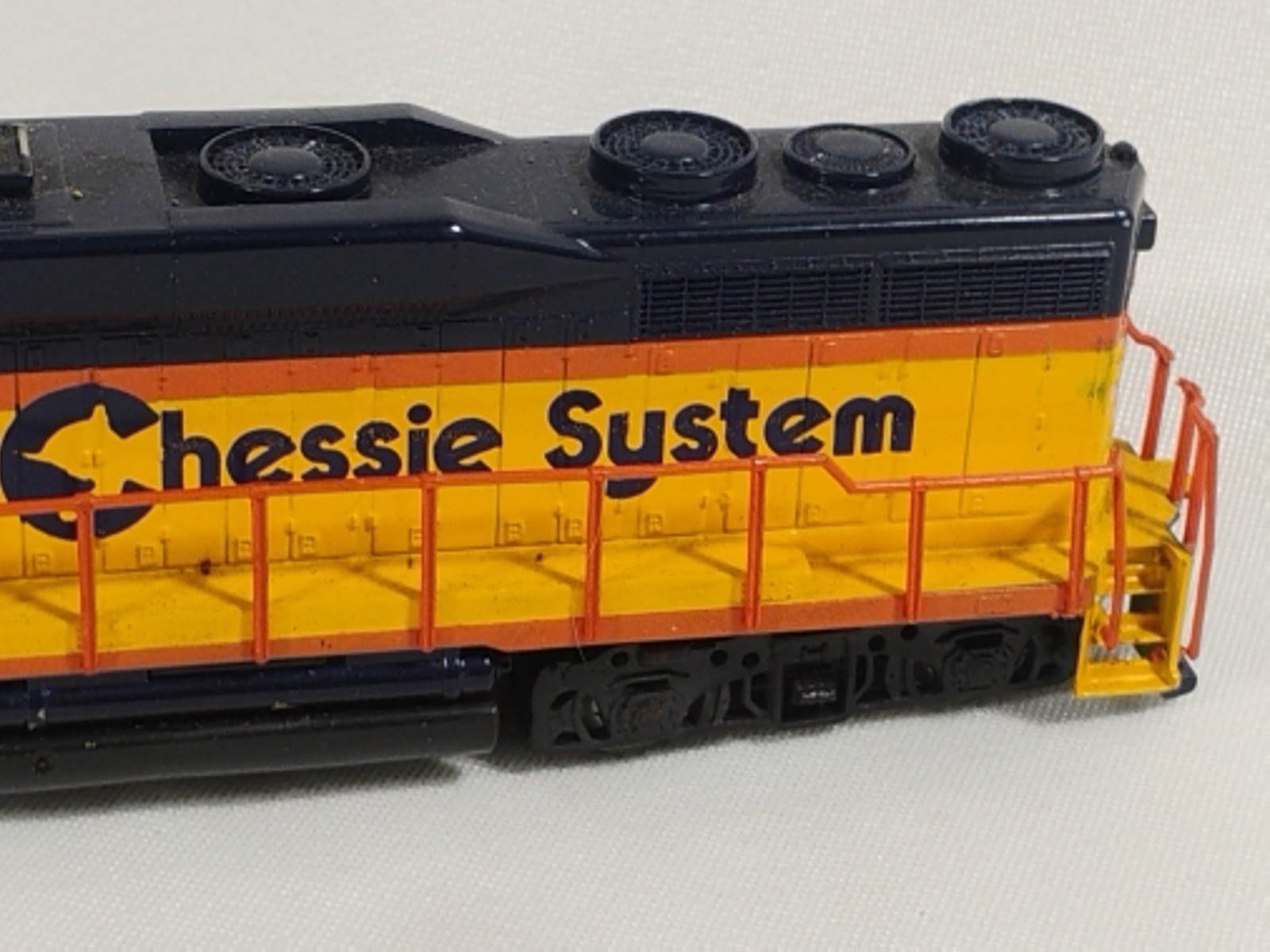 Bachmann HO Diesel Locomotive 4125 Chessie System B&O Yellow Blue Orange