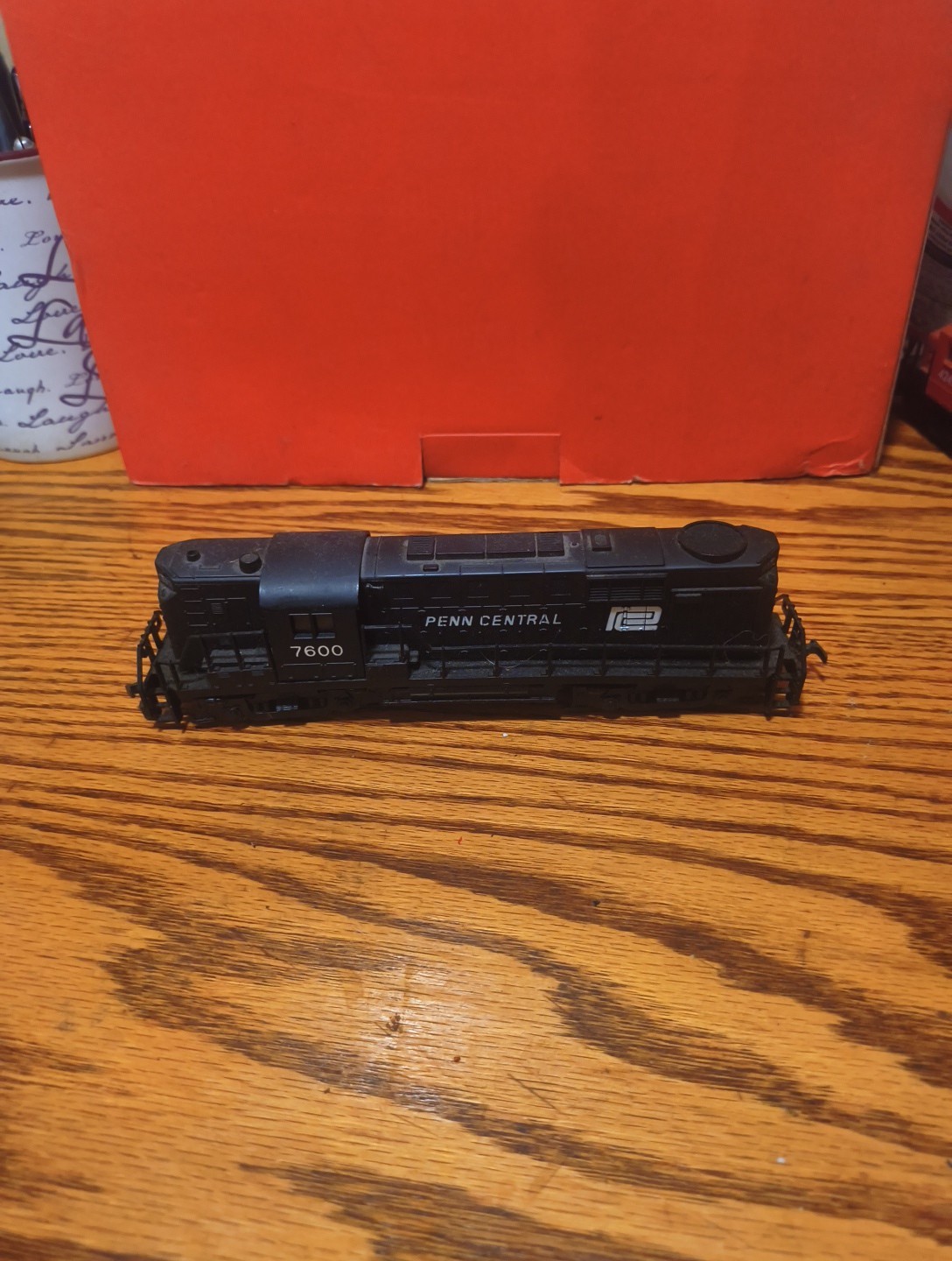 HO Scale Mahano Diesel Locomotive Penn Central