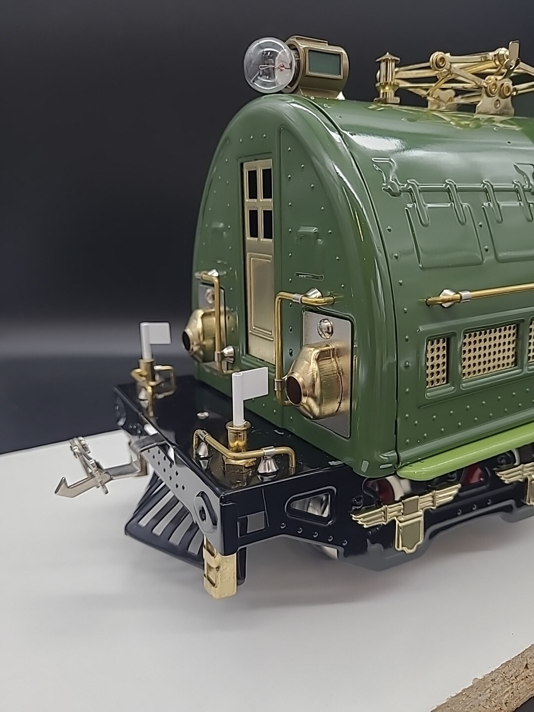 Lionel 6-13102 Standard Gauge Classics 381E Locomotive Two tone green
