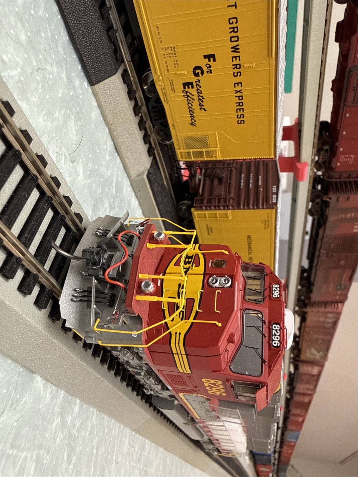 HO Scale Athearn Genesis SD75M BNSF “ex Warbonnet” 8296 DCC And Sound. Shelf