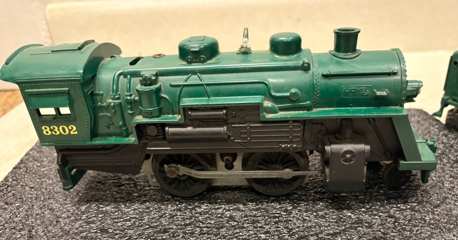 Vintage Lionel #8302 Green Steam Engine w/”Southern” Coal Tender Car