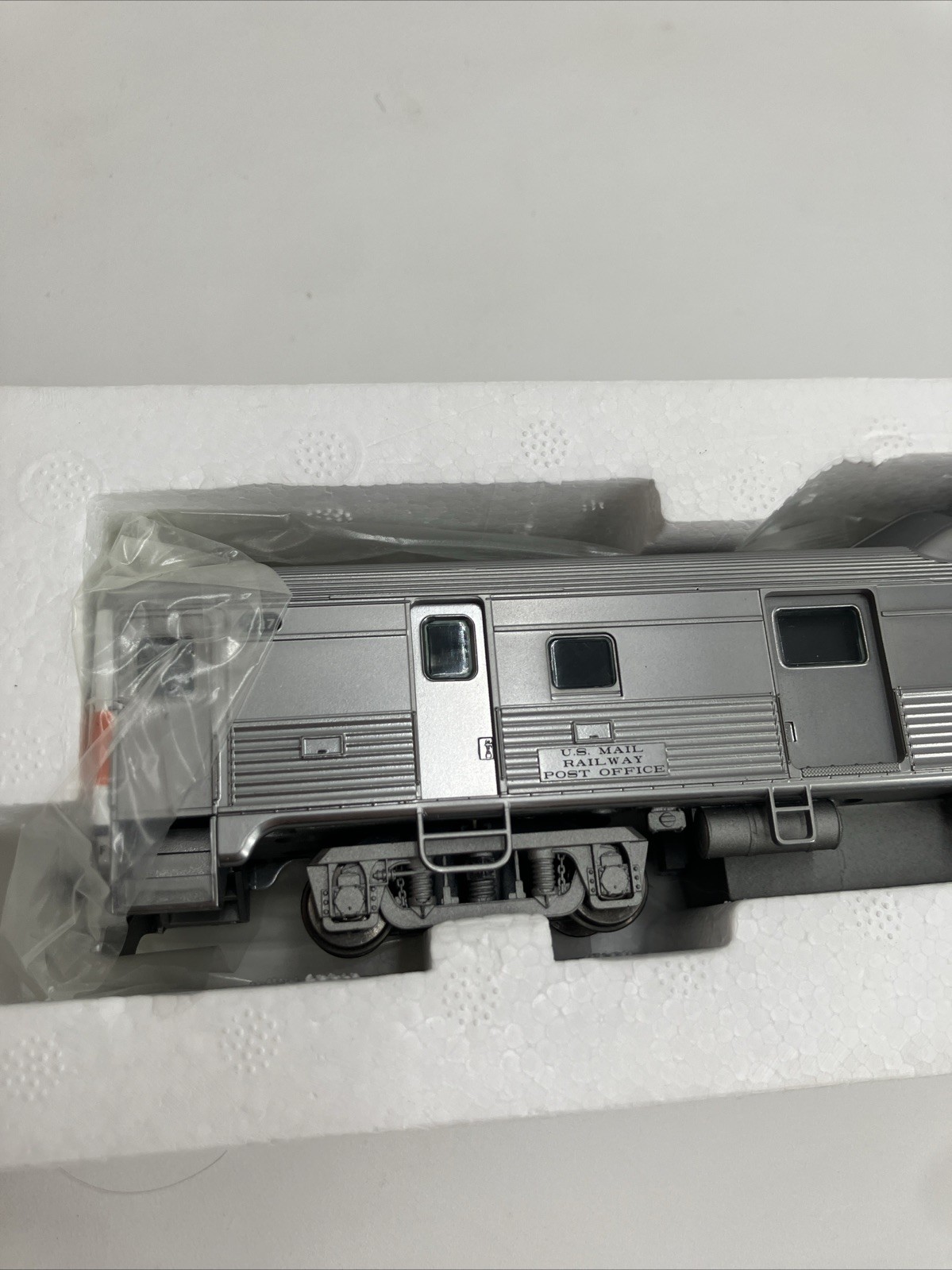 Walthers Proto #920-35352 Budd RDC-3 Coach-Baggage-RPO New Haven #127 NIB 1/87