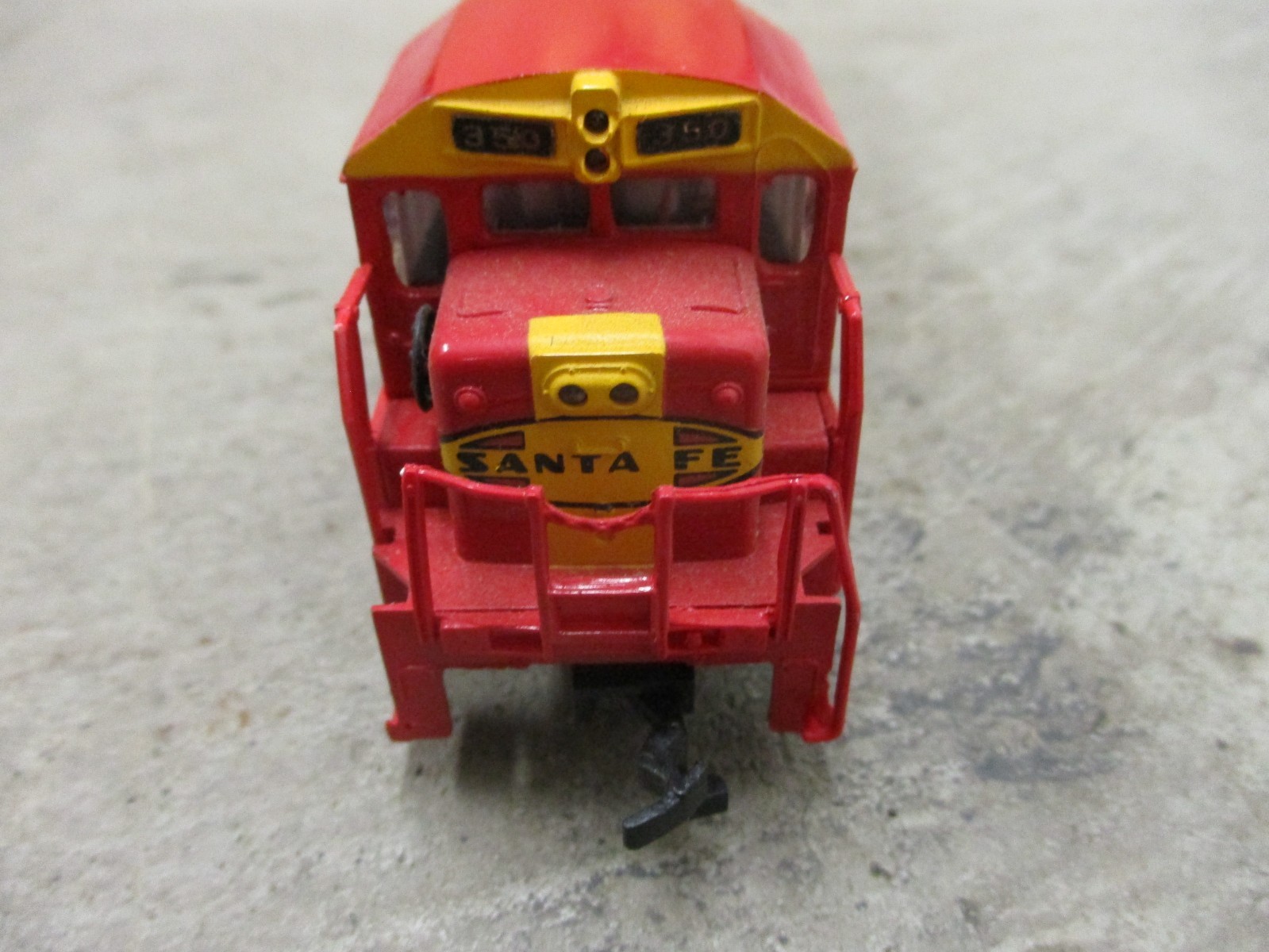 Bachmann Track Tested , HO GE U36B Locomotive Santa Fe #350 with AT&SF CABOOSE