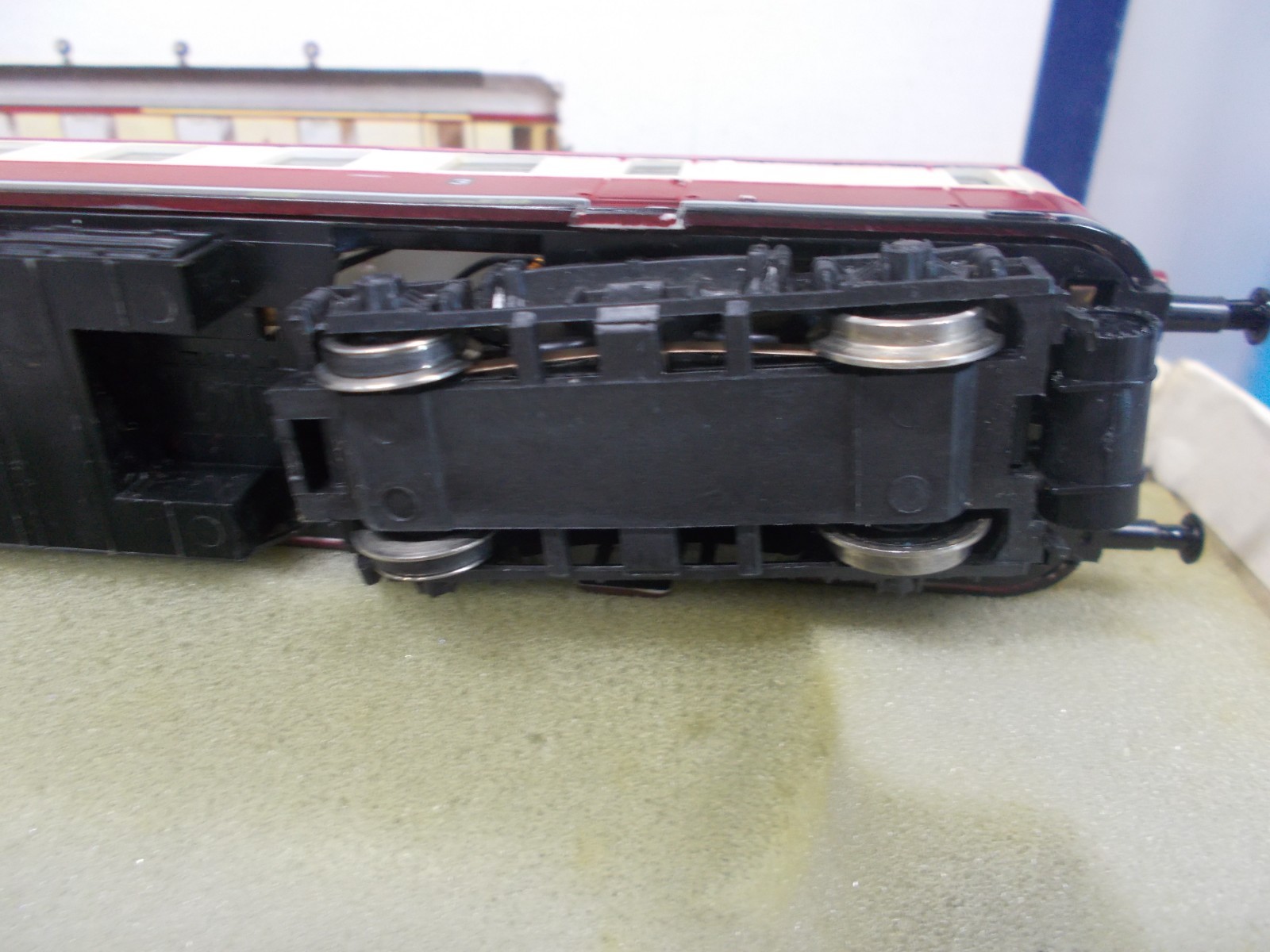PIKO ~ DIESEL TRIEBWAGENZUG POWERED & NON-POWERED BR185 & BR195 ~HO SCALE
