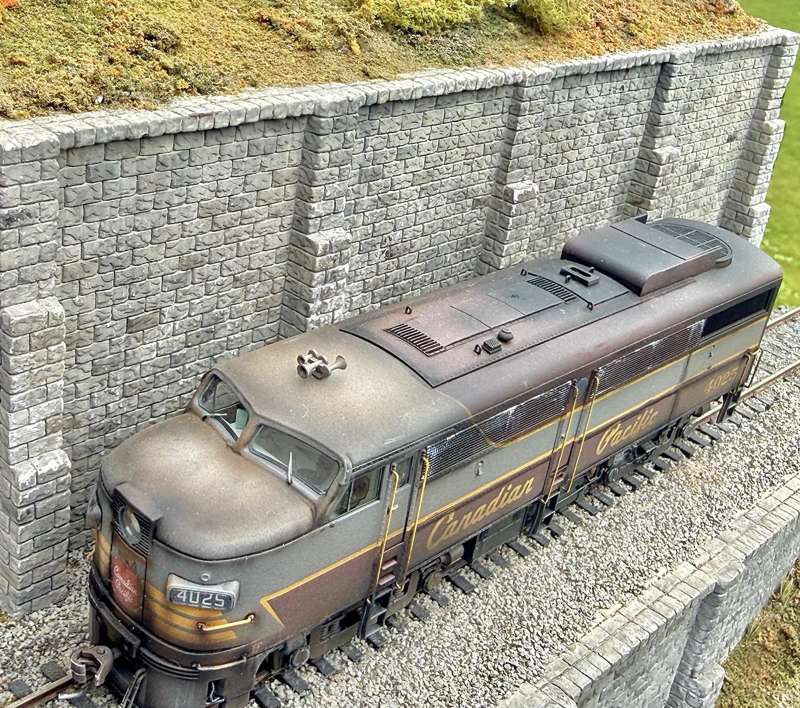 HO Scale Rapido CP ALCo PA-1 and PB-1 Diesel Locomotives DCC/Sound/weathered