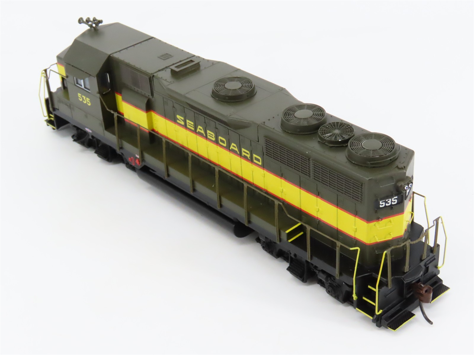 HO Scale Athearn 96064 SAL Seaboard Air Line EMD GP35 Diesel #535 – DCC Ready