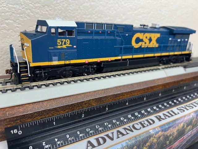 CSX TRANSPORATION – AC4400 ” CSX BLUE ” LOCO- DC/DCC ready – HO Scale -NEW RARE