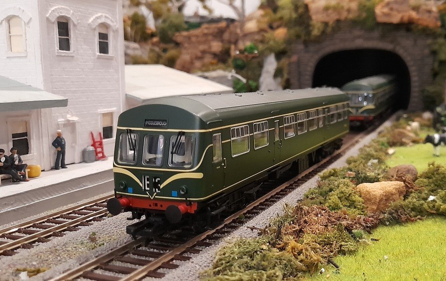 * 1/76 OO * Bachmann * BR Class 101 2 Car DMU w Speed Whiskers * BOXED * 32-285