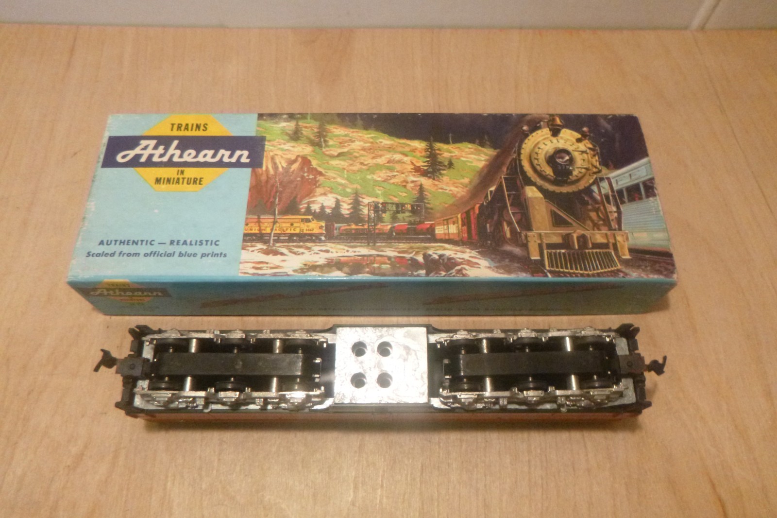 Athearn Trains HO S.P 3306 PA1 & PB1 Powered A & Non-Powered B Diesel Engines