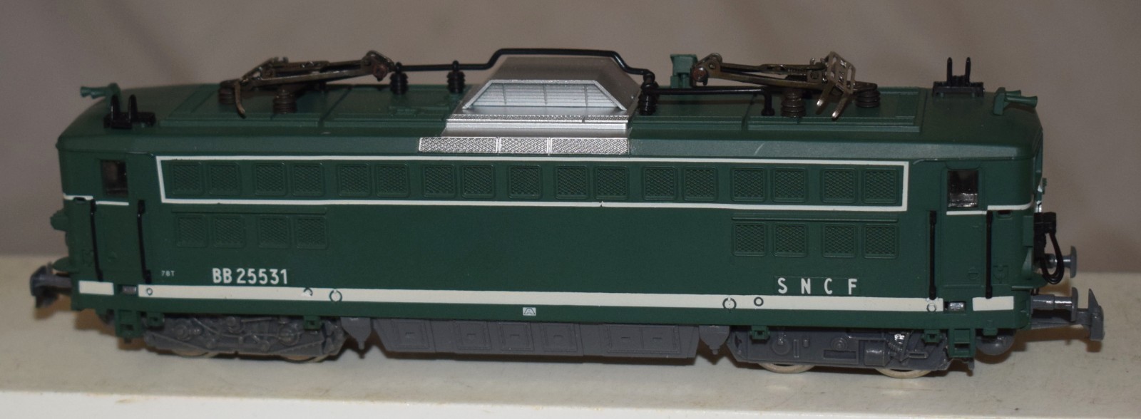 Jouef No. 8362 BB 25531 Electric Locomotive SNCF Green – HO Gauge in Box