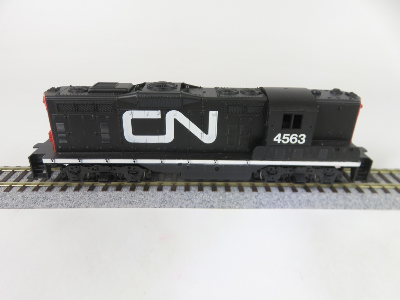 Athearn Blue Box 3061 HO Scale Canadian National EMD GP9 Diesel Locomotive Dummy