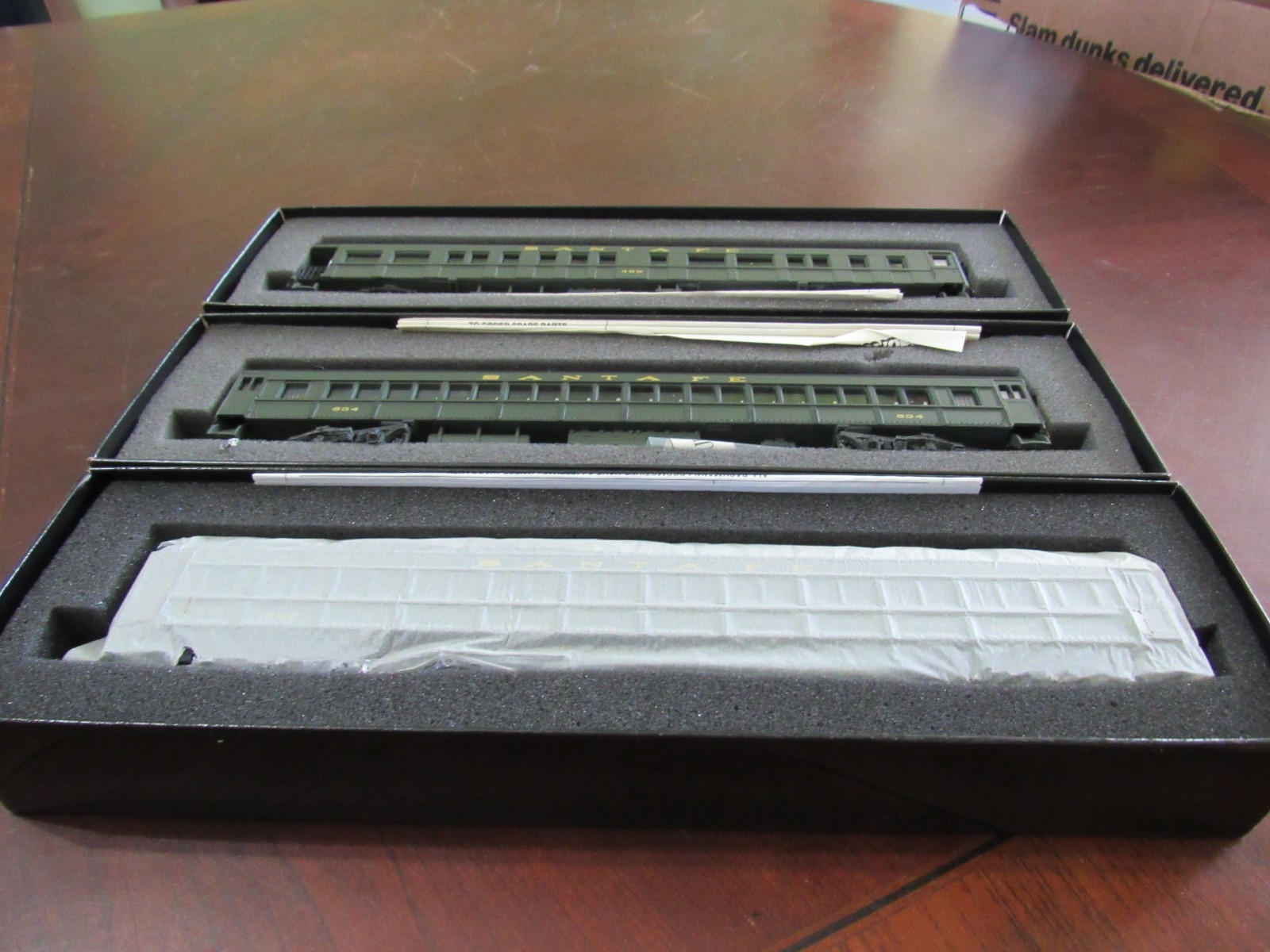 (3) SPECTRUM HO SANTA FE PASSENGER CARS (2 COACH & 1 OBSERVATION) – NIB