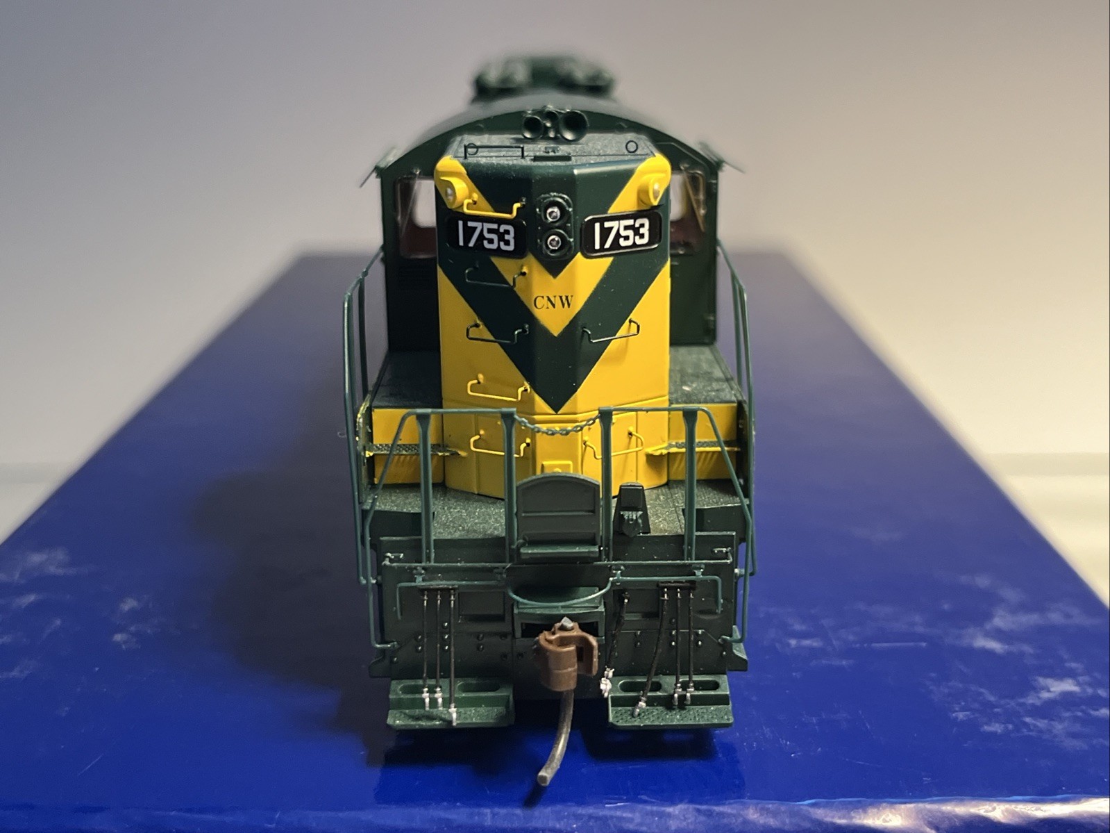 HO Scale Athearn Genesis CNW GP9 #1753 DCC READY TESTED
