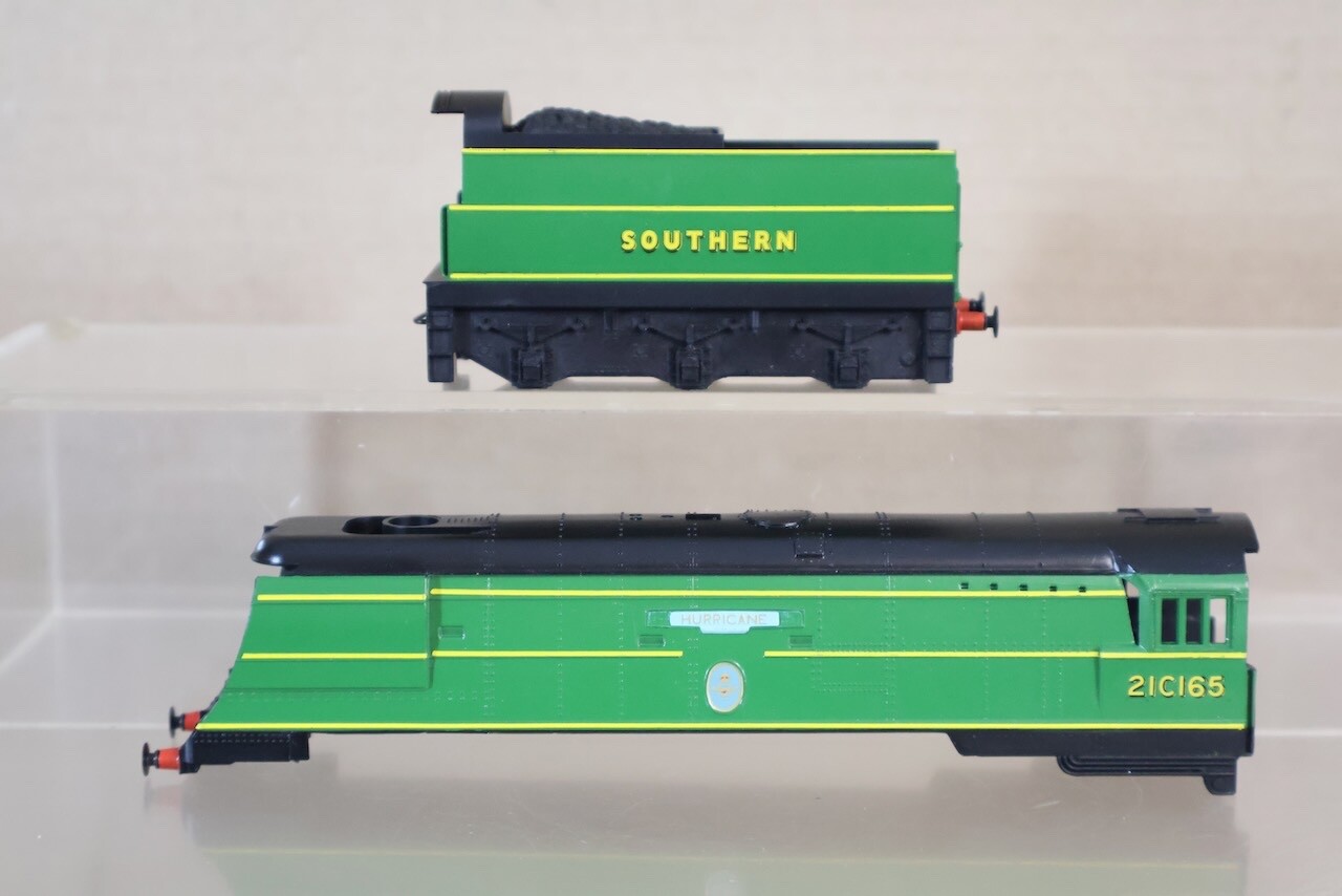 HORNBY R320 BODY for SOUTHERN 4-6-2 BATTLE of BRITAIN LOCO 21C165 HURRICANE oj