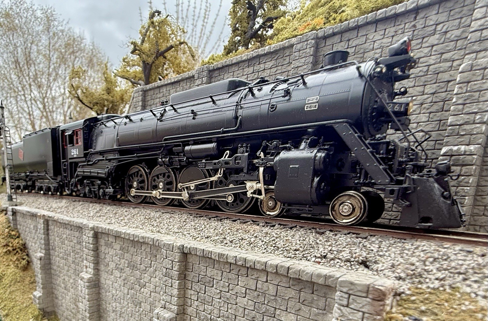HO Scale Brass Overland OMI MILW Road “S-3” 4-8-4 #261 Painted/DCC/Sound/LNIB