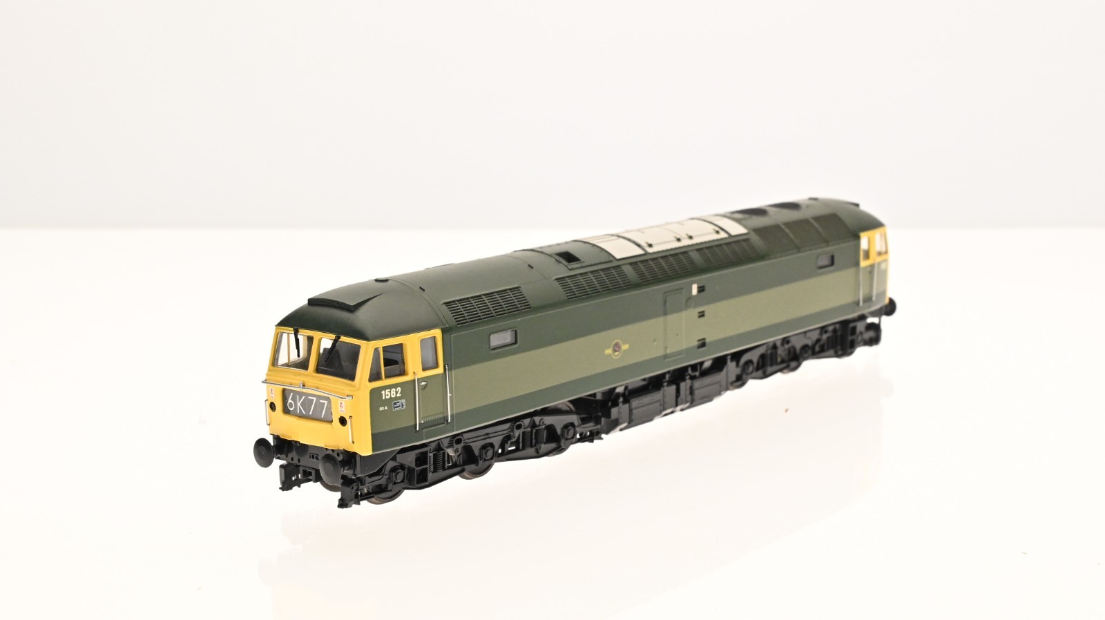 Heljan Class 47 Diesel Two Tone Green OO scale