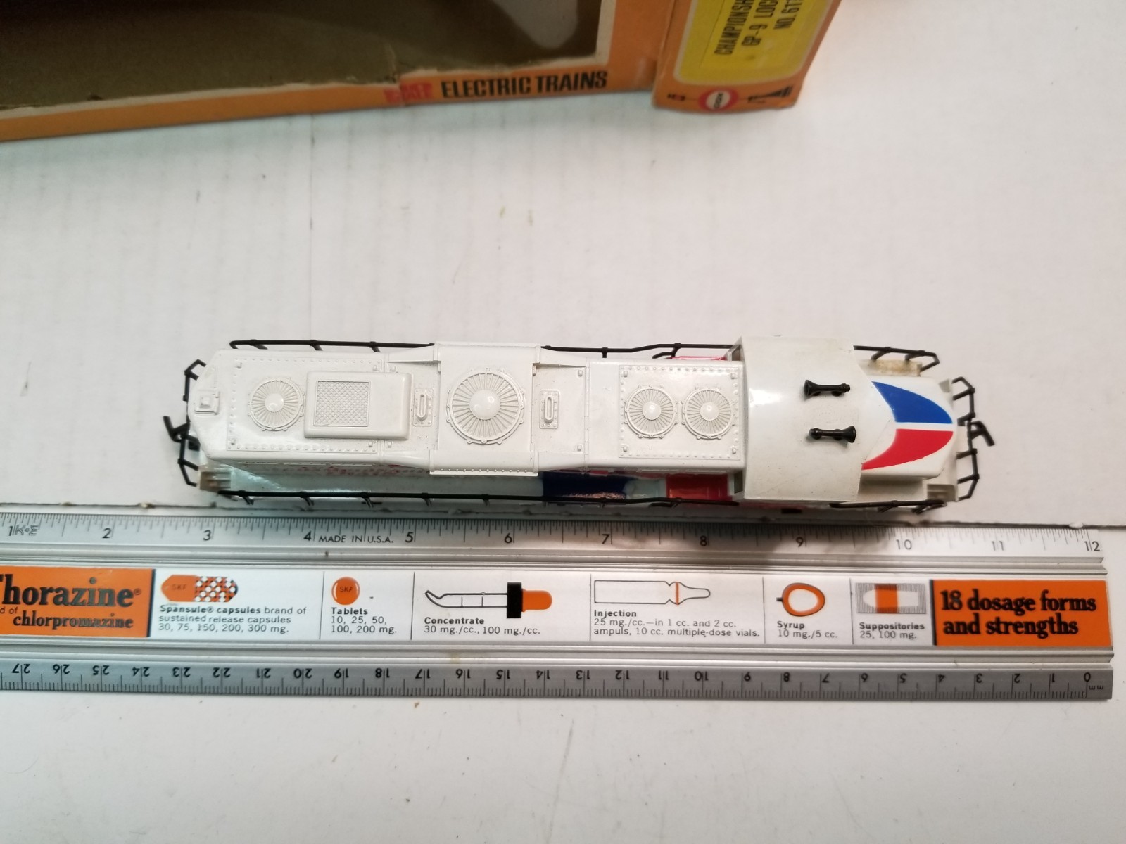 COX HO Scale The Championship Train GP-9 Diesel Locomotive Engine Lighted