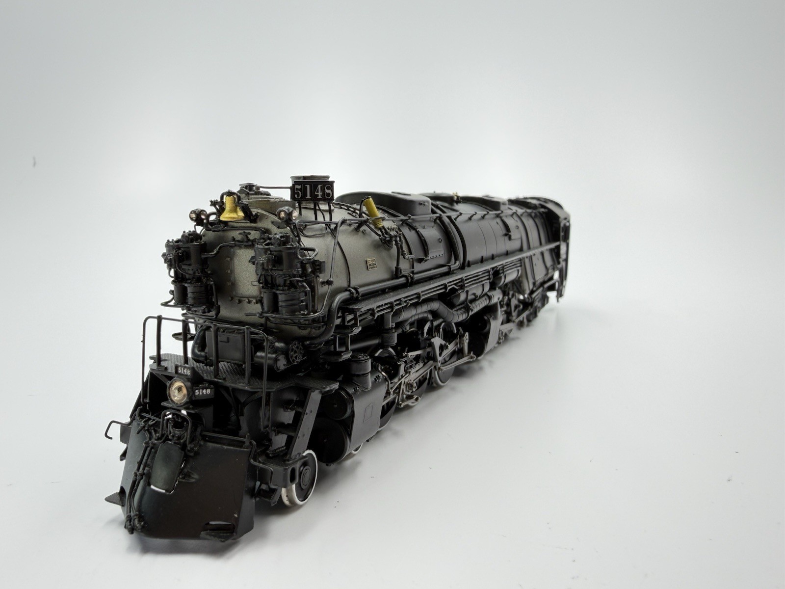 HO Scale Division Point Northern Pacific Z-8 4-6-6-4 Steam Locomotive