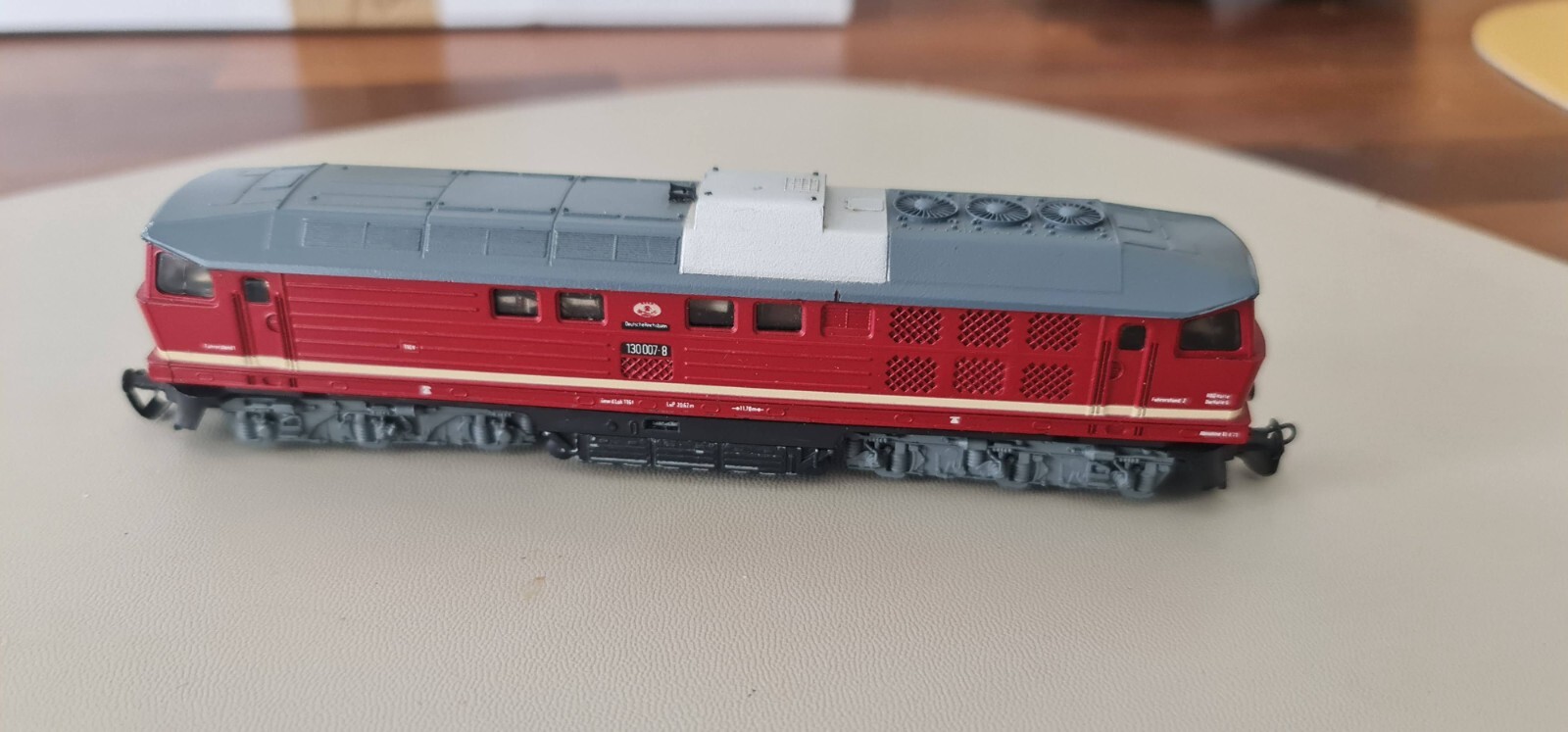 TILLIG TT 1:120 scale DIESEL locomotive used in great condition 130 007-8 DR