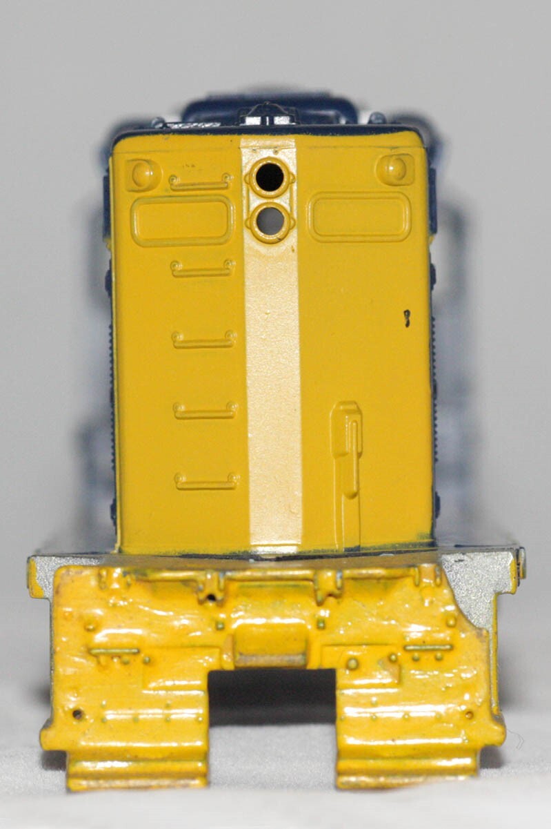 Athearn HO Scale Santa Fe Blue and Yellow #2685 EMD GP9 Locomotive Shell