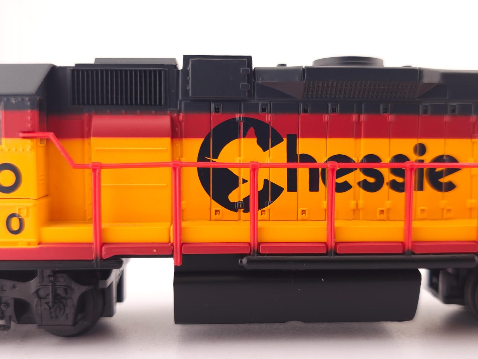 READ Life Like HO Scale 21604 Chessie System GP38 Low Nose Diesel Locomotive Set
