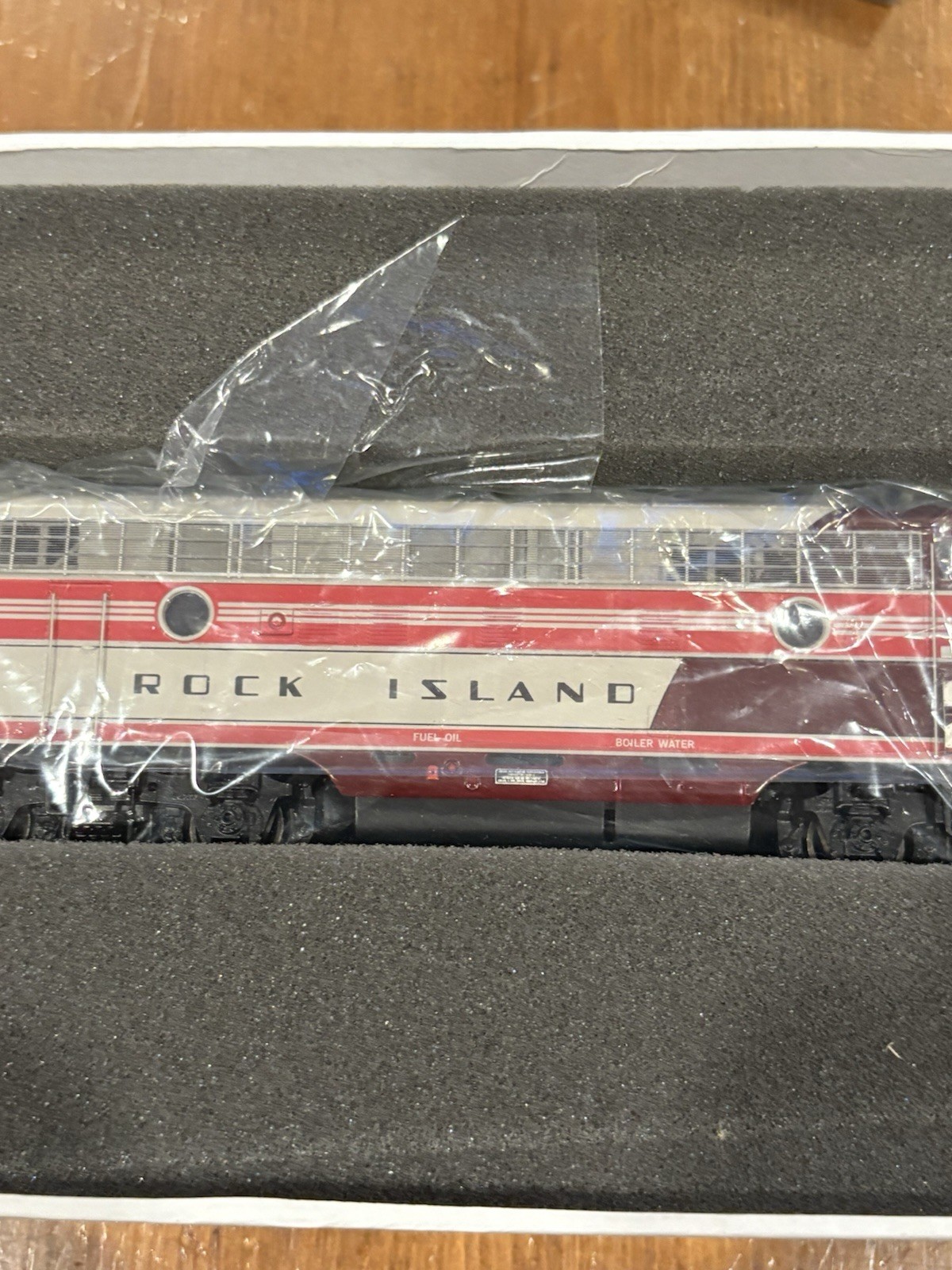 Athearn Genesis Ho Scale G1507 Rock Island Passenger F-7A/F-7B Set