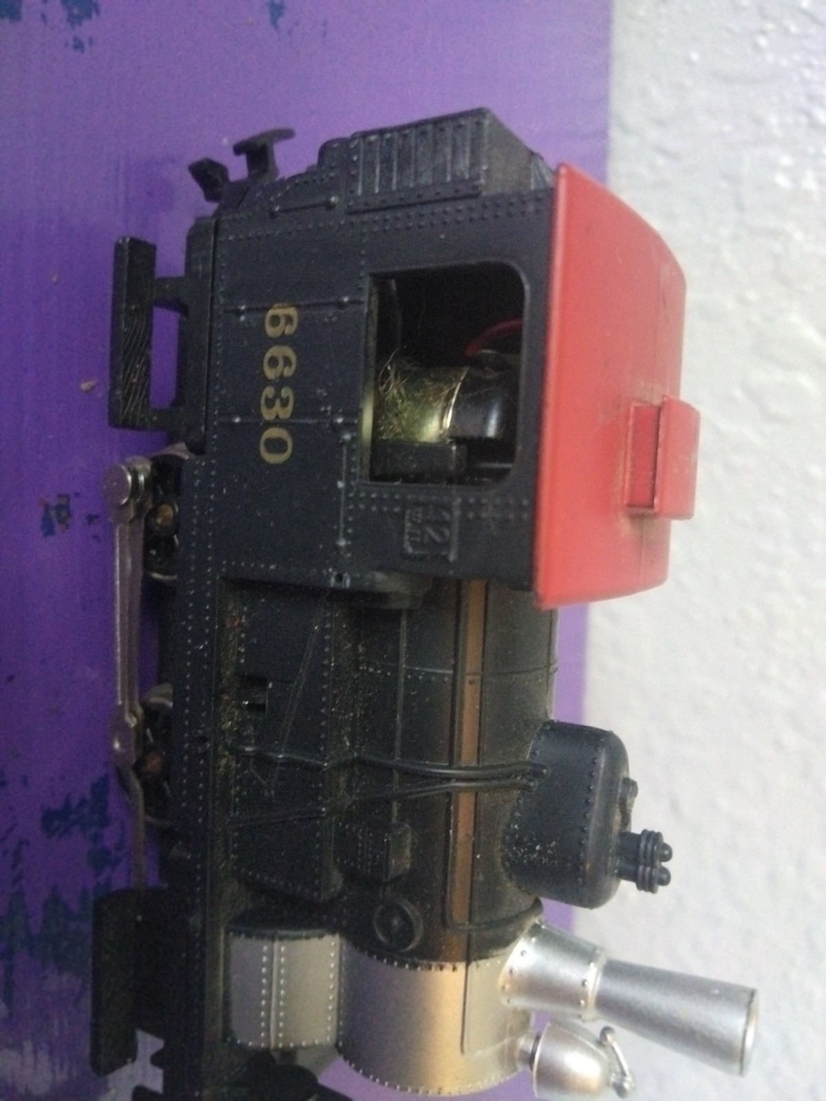 HO #8630 Yugoslavia Powered Switcher Engine for parts or repair