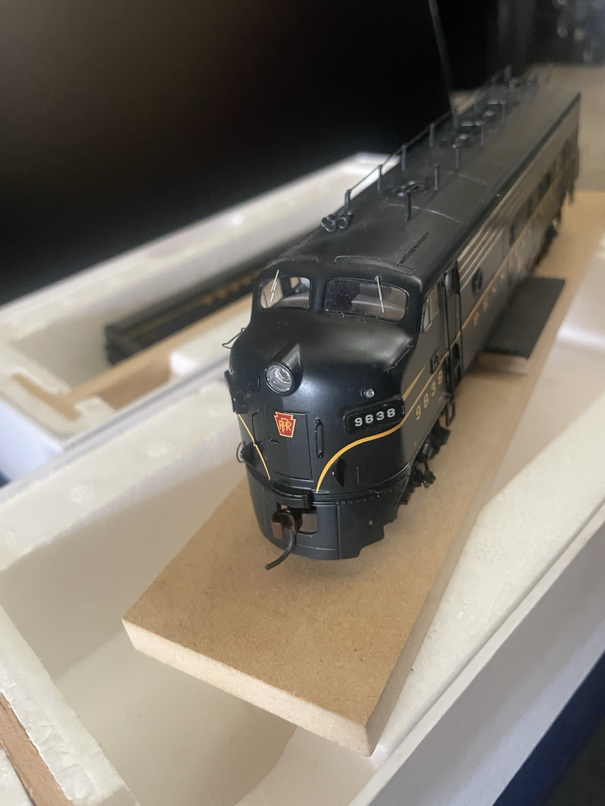 Athearn G22243 FP7 A&B Pennsylvania Railroad w/DCC & Sound in Brunswick Green