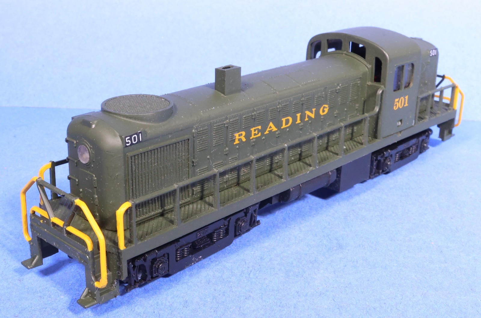 AHM HO Gauge Reading RR RS2 Diesel Engine 501 – video