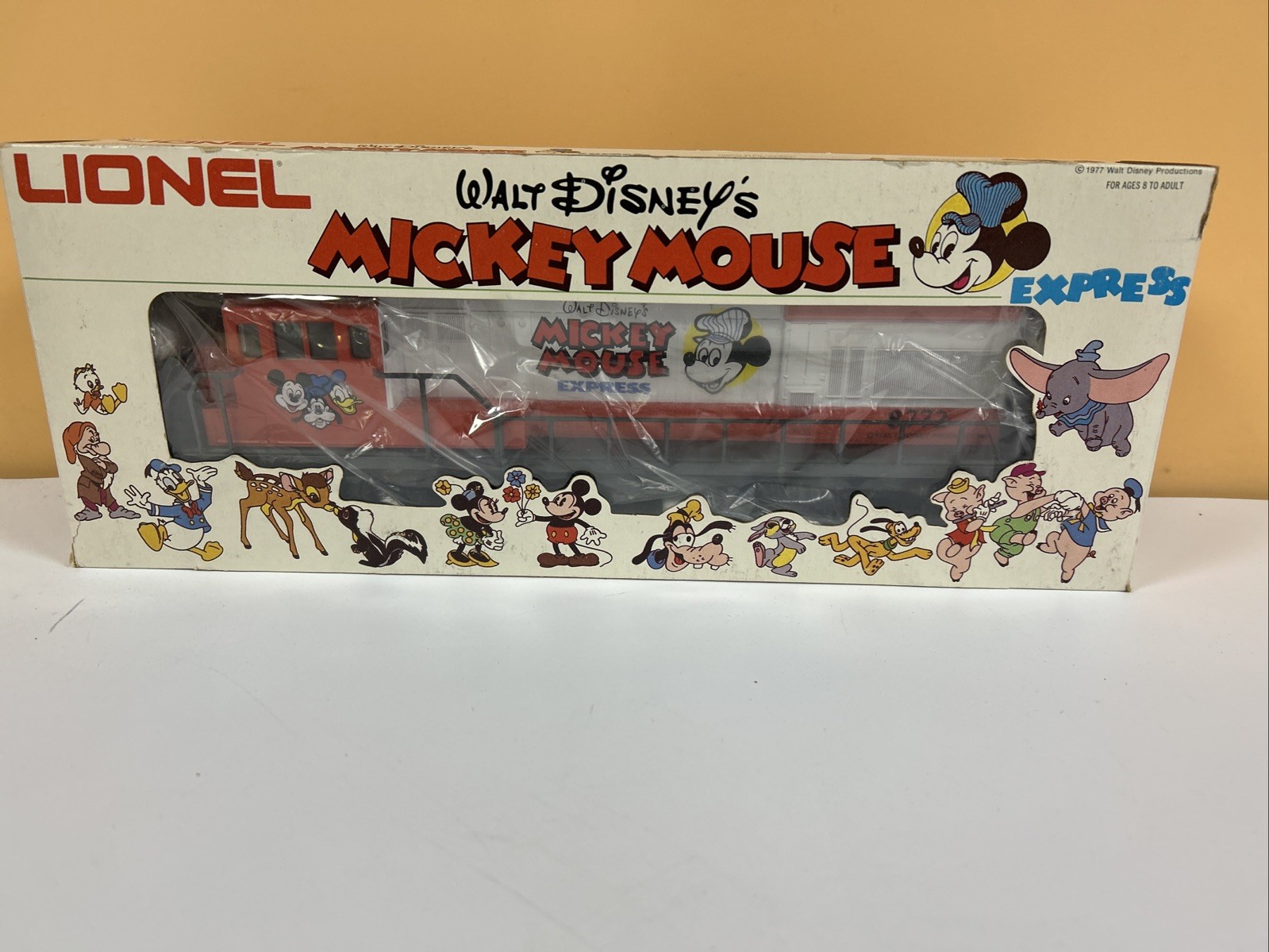 Lionel 15 Piece Disney Mickey Mouse Express Train Set Complete