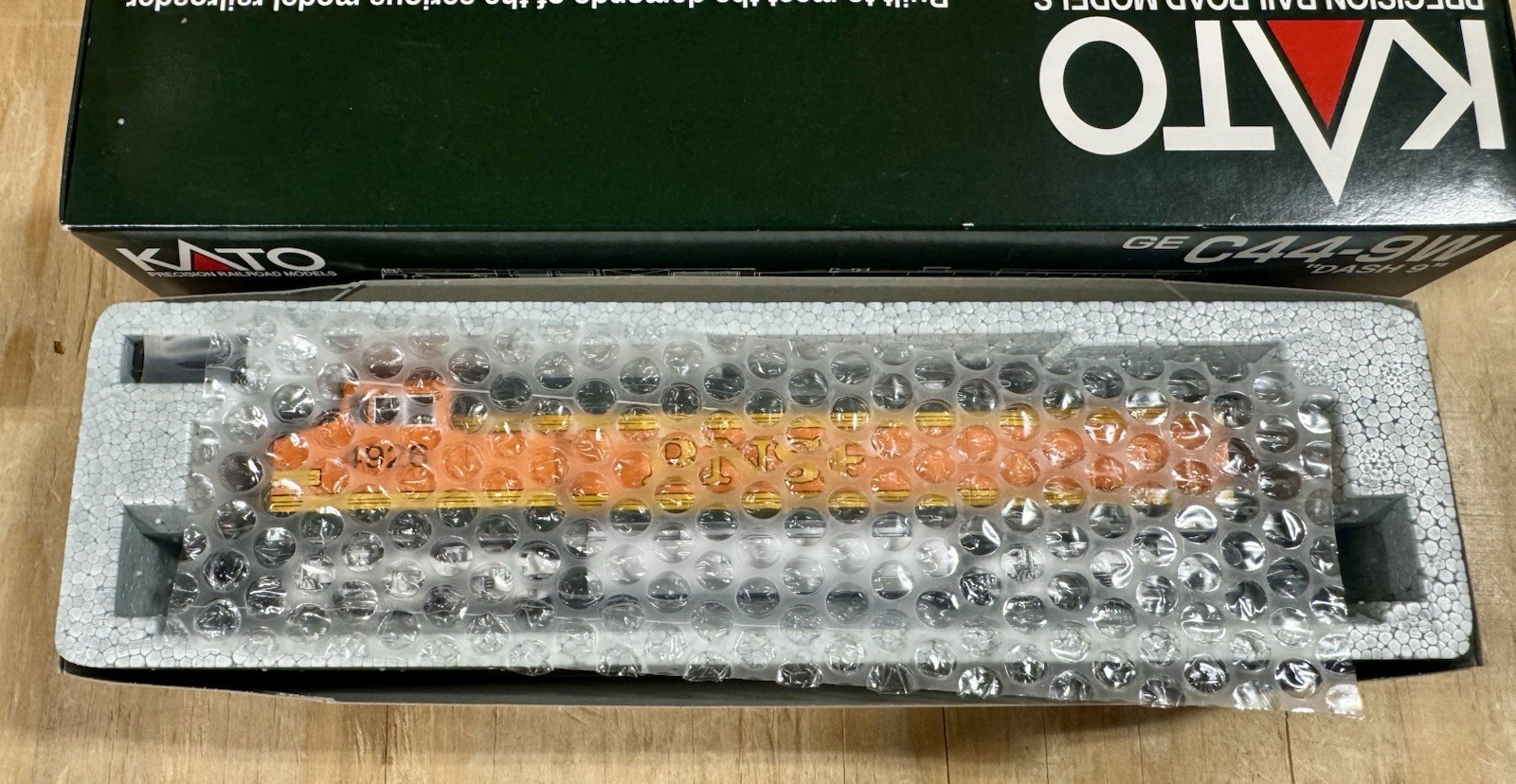 KATO 37-6311 HO GE C44-9W Dash 9 BNSF #4926 New DCC Ready