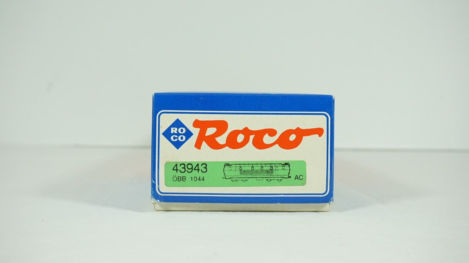 Roco HO Scale OBB Austrian Railway Type 1044 Electric Engine Item 43943 NEW W15