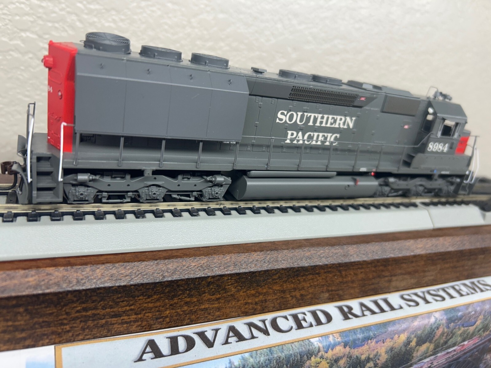 SOUTHEN PACIFIC – SP ” ELEPHANT EARS ” – SD45 LOCO DC/DCC Ready HO Scale NEW OOP