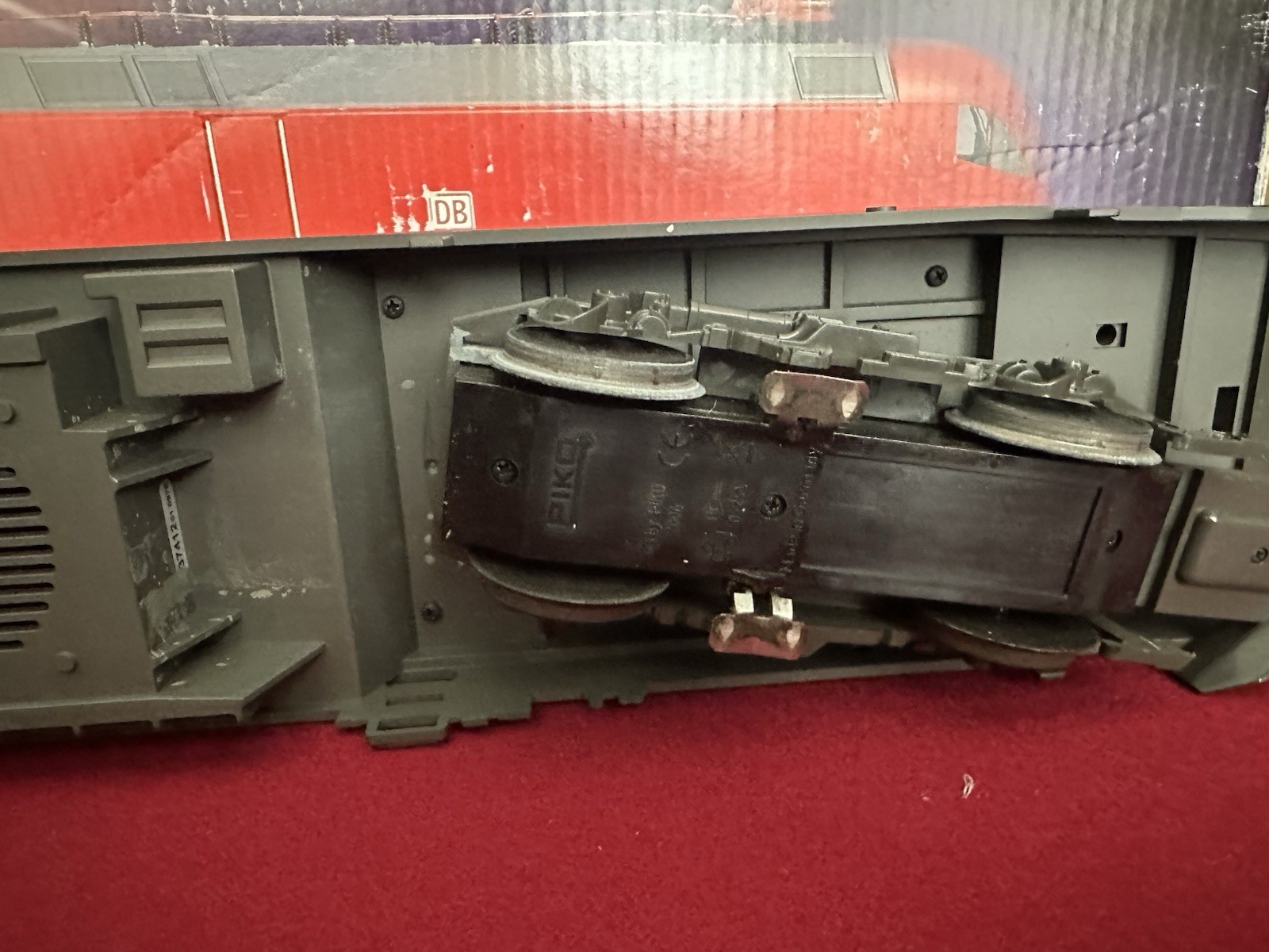Piko 37412 Taurus OBB Electric Locomotive With Box