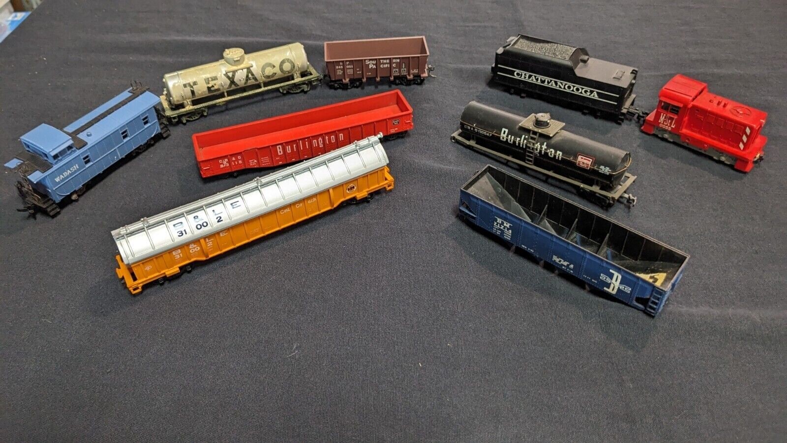 Mixed HO Train Lot: Lionel Switcher, Tyco & Bachmann Freight, Others