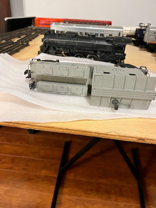 Lionel Train Set, Engine 2026, 027 Good condition